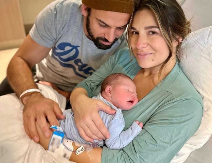 Jessie James Decker welcomes baby